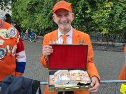 Johan Vlemmix toen hij nog dacht de koninklijke familie te kunnen zien (bron: Omroep West).