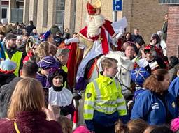 Sinterklaas kreeg in Tilburg zondag een warm onthaal (foto: Tonnie Vossen).