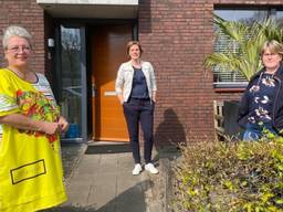 Buurtbewoners Ria Schmidt, Jannie Quik en Martjalda van Hees vrezen voor hun huizen.