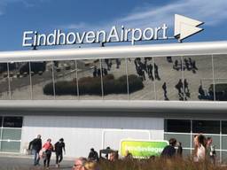 Kritiek op lege vliegtuigen voor toeristen, Eindhoven Airport toont begrip