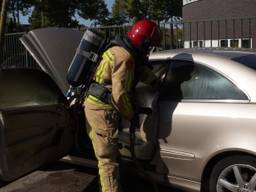 Ouder echtpaar op tijd uit brandende auto in Helmond