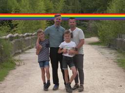 Coen (l) en Jan-Willem (r) zijn trotse pleegouders. 