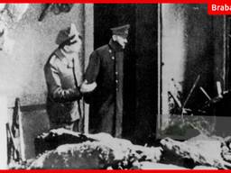 De laatste foto van Hitler, eind april 1945 in de puinhopen van de Rijkskanselarij.