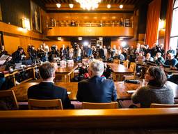 Grote drukte op de persconferentie over de eerste coronapatiënt in Tilburg. Foto: ANP