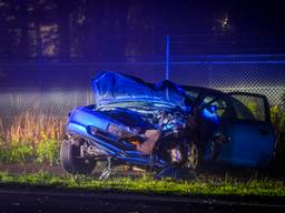 Eén van de auto's die op elkaar botsten tussen Geldrop en Eindhoven (foto: SQ Vision).