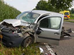 Botsing drie auto's Helmond