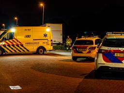 Gewonde man ontdekt in het water in Tilburg