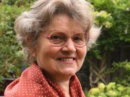 Anneke (77) schreef een boek over horen na 50 jaar stilte (foto: Ed van Alem).