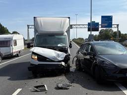 Het verkeer kon langs de gestrande auto's worden geleid (foto: Rijkswaterstaat).