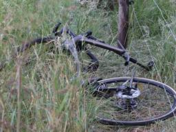 De fiets brak doormidden na de botsing (foto: Sander van Gils/SQ Vision).