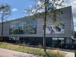 Het schoolgebouw in de Eindhovense wijk Meerhoven (foto: Rogier van Son).