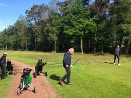 Golfers mogen weer de baan op: 'Afstand houden is hier een makkie'