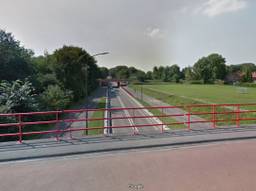Vanaf dit viaduct werd iets omlaag gegooid (foto: Google Streetview). 