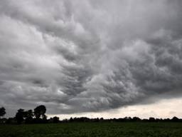 dreigende onweerslucht foto Ben Saanen