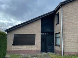 Dit huis in de Molenstraat in Ulvenhout staat volgens meerdere meldingen al meer dan tien jaar leeg (foto: Tom van den Oetelaar).