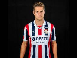Jordens Peters in het nieuwe thuisshirt van Willem II (foto: Willem II/Jules van Iperen)
