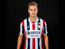 Jordens Peters in het nieuwe thuisshirt van Willem II (foto: Willem II/Jules van Iperen)