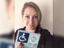 Ondanks haar gehandicaptenparkeerkaart wordt Imke vaak met boze blikken aangekeken (foto: Imke Peeters).
