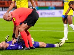 RKC Waalwijk-doelman Jeroen Houwen lag even geblesseerd op het veld (Orange Pictures).