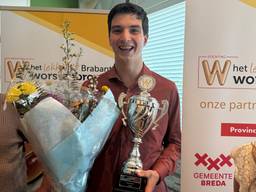 Arne van Beek bakte de meest innovatieve worstenbroodjes (foto: Omroep Brabant).