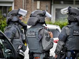 Man richt ravage aan in huis, arrestatieteam grijpt in met flitsgranaat