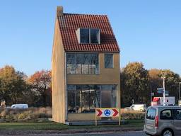 'Draaiend' Huis staat precies een jaar stil: 'De lucht in met dat ding'