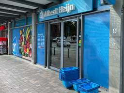 Door muizen geplaagde Albert Heijn weer open: pak muisjes voor klanten