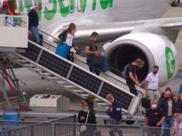 Geen coronacontroles op Eindhoven Airport: 'We konden zo doorlopen'