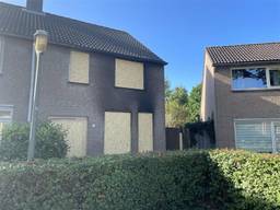 Het huis is maandagochtend dichtgetimmerd (foto: René van Hoof).