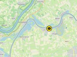 Het scheepvaartverkeer in de omgeving van Lith was een tijd gestremd (kaartje: Rijkswaterstaat).