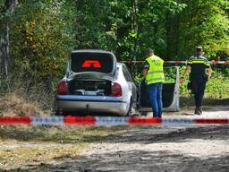 'Bommen' in auto gevonden: man aangehouden, gebied afgezet