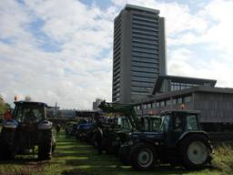 Boeren bij het provinciehuis (archieffoto).