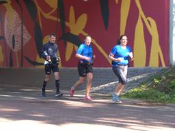 Plukjes hardlopers in Waalre bij hun alternatieve marathon (foto: Jan Waalen).