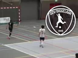 Een fragment uit de veelbesproken wedstrijd tussen ZVC en DZV.