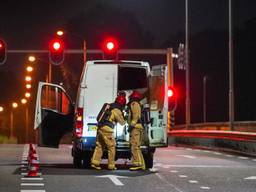 Het busje werd gevonden op een viaduct (foto: Sem van Rijssel/SQ Vision)