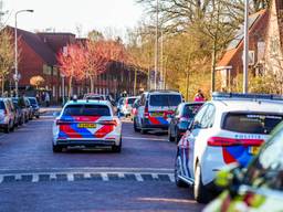 Een man is maandagmiddag rond kwart over vier gewond geraakt door een steekpartij aan de Koenraadlaan in Eindhoven.