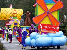 De carnavalsoptocht door Bokkenriek (foto: Ben Saanen)..