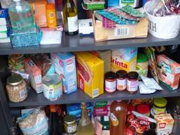 Een boodschappen-weggeefkast zoals je deze steeds vaker ziet (foto: Marina Knipa).