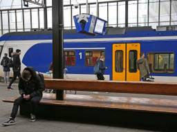 Dat wordt woensdag wachten op de trein (archieffoto: Karin Kamp).