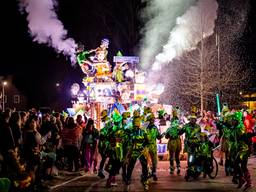 Lichtjesoptocht van Standdaarbuiten, 't Zwammegat (foto: EYE4images/Marcel van Dorst).