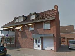 De politie deed een inval in dit huis in St. Willebrord (beeld: Google Streetview).