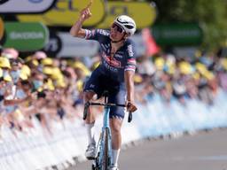 Mathieu van der Poel draagt overwinning op aan opa Raymond Poulidor (Foto: ANP)