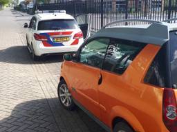 De automobilist moest zijn rijbewijs inleveren (foto: Twitter wijkagent Moerdijk).