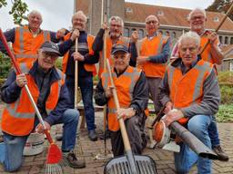Deze vrijwilligers doen het groenonderhoud in hun dorp: ‘Dankbaar werk' (foto: Tom Berkers).