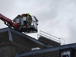 Noodtrap waait los tijdens storm (foto: Jeroen Stuve/SQ Vision).