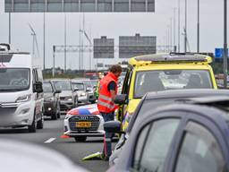Tweetal vecht verkeersruzie uit op snelweg, lange file