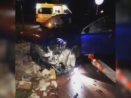 Flinke schade aan de auto (foto: politie Eindhoven/Facebook).