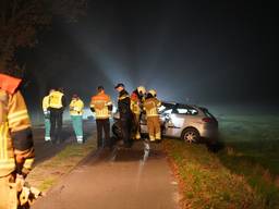 Het ongeluk in Ulicoten gebeurde rond twee uur 's nachts (foto: Jeroen Stuve/SQ Vision).