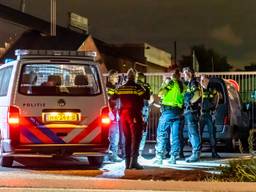 De verdachte wordt aangehouden. (Foto: Marcel van Dorst / SQ Vision)