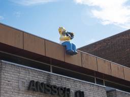 Het beeld staat op een dansschool aan de Nieuwlandstraat (foto: Kaapstad).